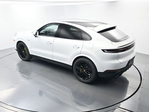 Certified 2025 Porsche Cayenne E-Hybrid Coupe w/ Premium Package Plus image 36