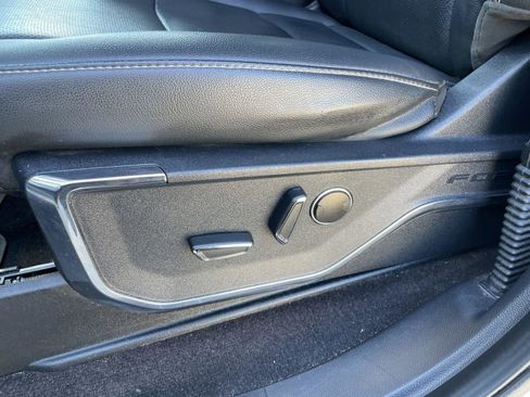 Used 2022 Ford F150 Lariat w/ Equipment Group 502A High image 11