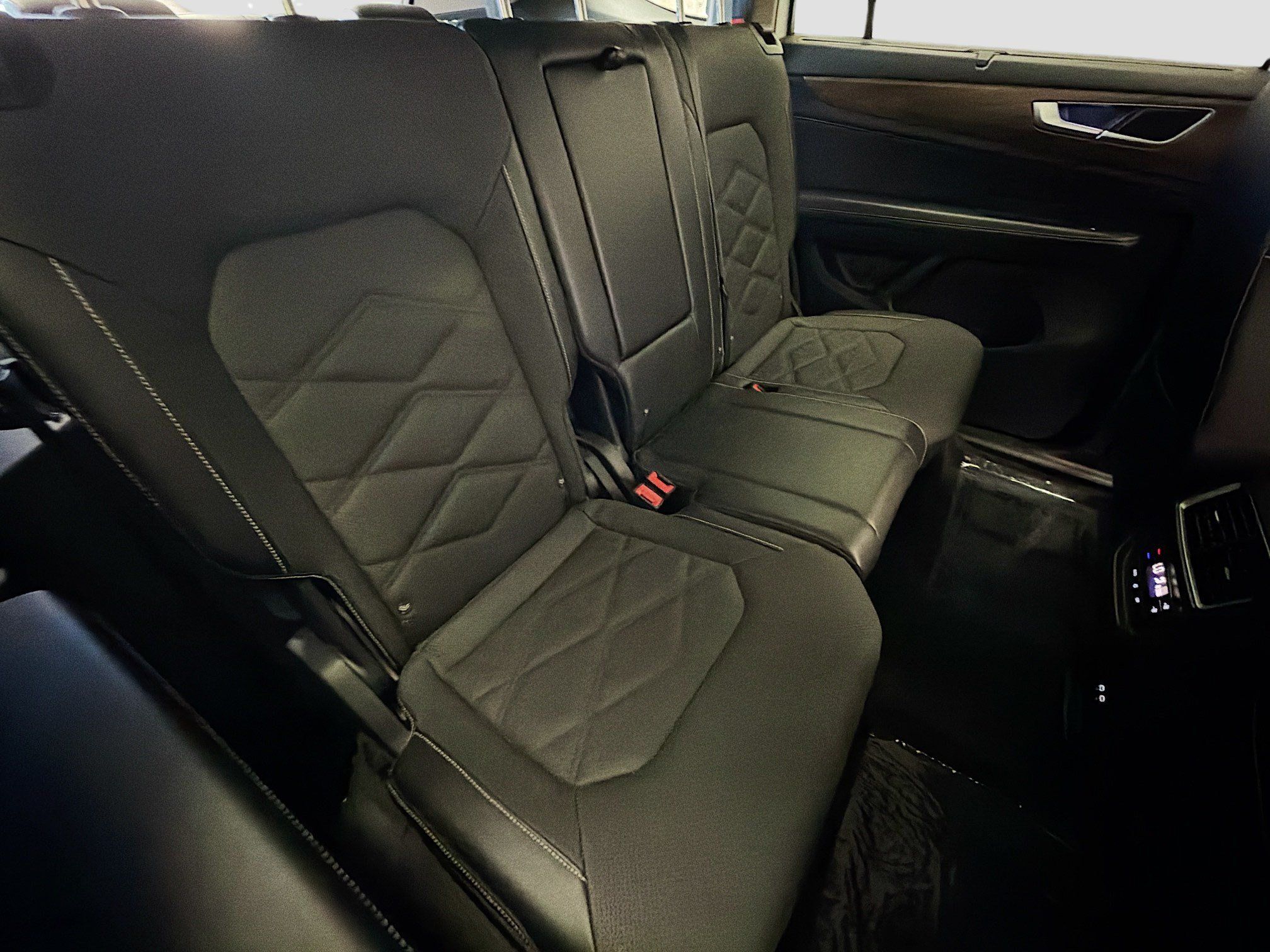 Used 2024 Volkswagen Atlas SE AWD/4WD image 14