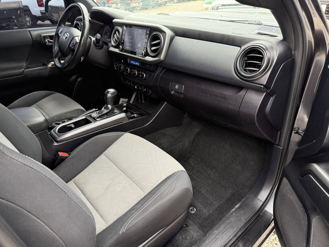 Used 2021 Toyota Tacoma TRD Sport w/ Technology Package AWD/4WD image 14