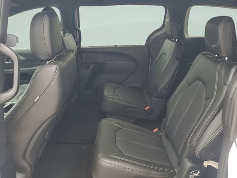 New 2026 Chrysler Voyager LX image 23