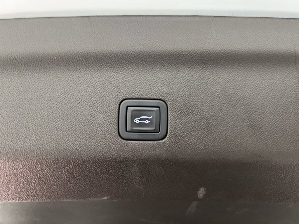 Used 2024 GMC Yukon SLT RWD image 47