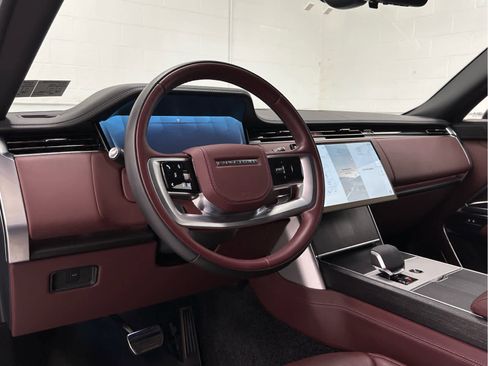 Used 2024 Land Rover Range Rover Long Wheelbase Autobiography image 10