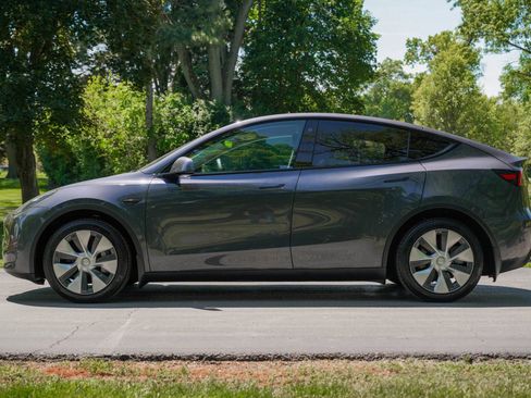 Used 2021 Tesla Model Y Long Range AWD/4WD image 8