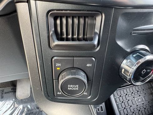 Used 2025 Ford F150 Lariat w/ Equipment Group 502A High AWD/4WD image 29