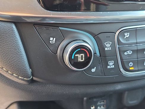 Used 2022 Chevrolet Traverse Premier AWD/4WD image 8