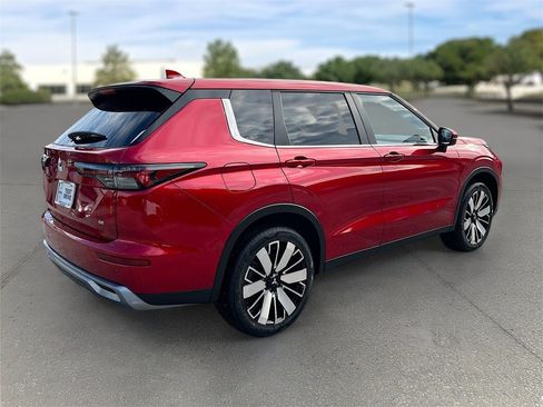New 2025 Mitsubishi Outlander SE image 6