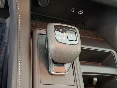 Used 2024 Nissan Pathfinder S image 19