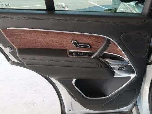 Used 2025 Land Rover Range Rover SE AWD/4WD image 37
