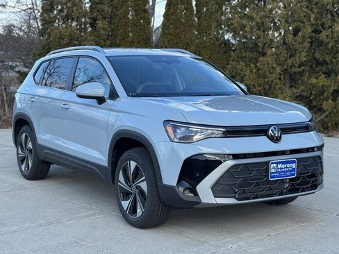New 2026 Volkswagen Taos SE image 1