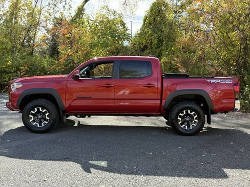 Used 2019 Toyota Tacoma TRD Off-Road image 8