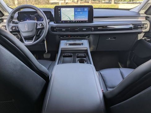 New 2026 Lincoln Aviator AWD w/ Jet Appearance Package image 13