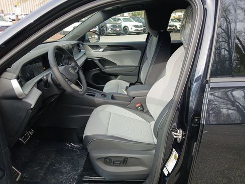 New 2026 Volkswagen Tiguan SE R-Line FWD image 9