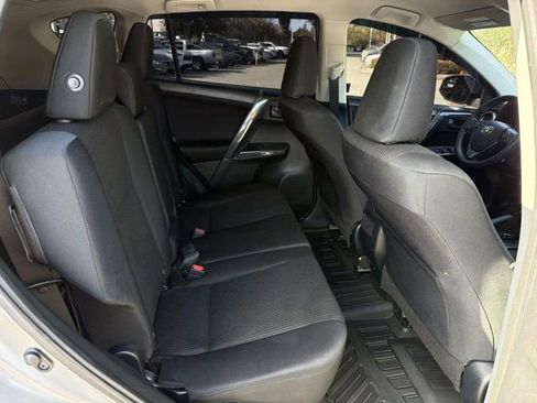 Used 2018 Toyota RAV4 LE image 19
