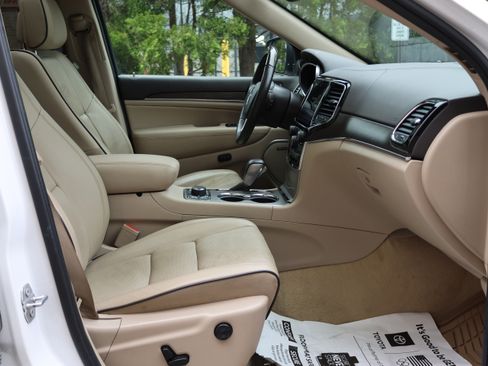 Used 2021 Jeep Grand Cherokee Overland AWD/4WD image 24