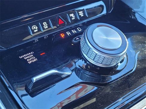 Used 2024 Jeep Wagoneer L 4WD w/ Premium Group I image 16