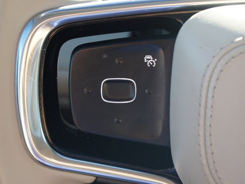 Used 2024 Lincoln Nautilus Reserve w/ Equipment Group 203A image 12