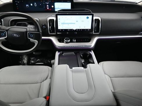 Used 2025 Ford Expedition Max Platinum AWD/4WD image 27