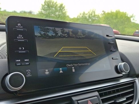 Used 2018 Honda Accord EX image 3