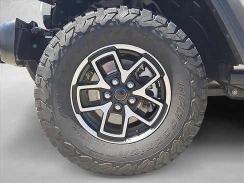 Used 2025 Jeep Wrangler Unlimited Rubicon AWD/4WD image 24