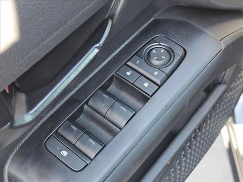 Certified 2025 Toyota Tacoma SR5 AWD/4WD image 11