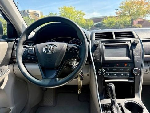 Used 2017 Toyota Camry LE FWD image 19