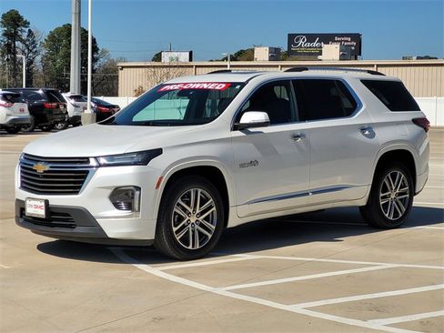 Used 2023 Chevrolet Traverse High Country image 3