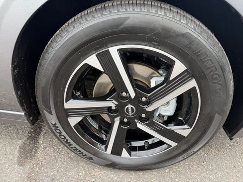 Used 2025 Nissan Sentra SV image 28