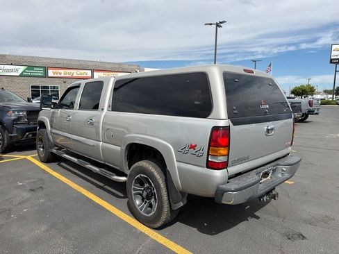 Used 2006 GMC Sierra 2500 W/T w/ Skid Plate Package AWD/4WD image 4