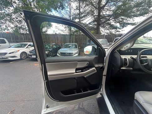Used 2025 Ford Expedition Active AWD/4WD image 13