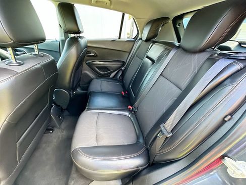 Used 2018 Chevrolet Trax LT w/ LT Convenience Package FWD image 22