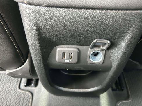 Used 2022 GMC Canyon Denali image 15