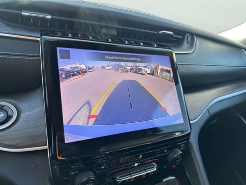 Used 2022 Jeep Grand Cherokee L Limited w/ Black Appearance Package image 38