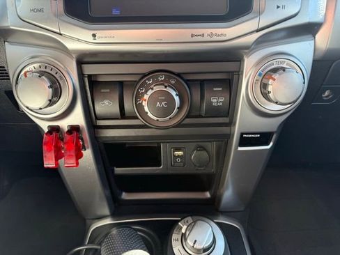 Used 2018 Toyota 4Runner SR5 AWD/4WD image 25