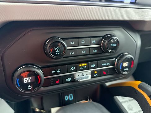 Used 2023 Ford Bronco Badlands image 17