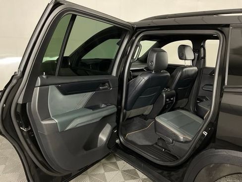 Used 2024 GMC Acadia AT4 w/ Luxury Package AWD/4WD image 34
