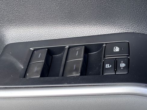 Used 2023 Toyota Highlander LE FWD image 20