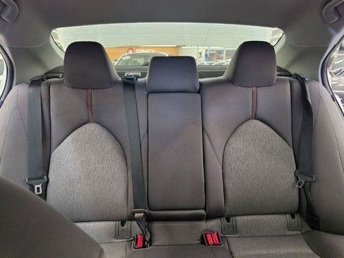 Used 2018 Toyota Camry LE FWD image 13