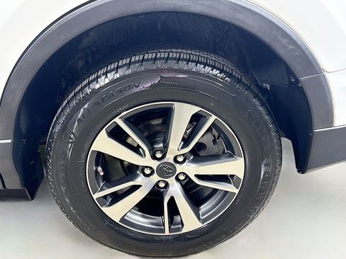 Used 2018 Toyota RAV4 XLE FWD image 9