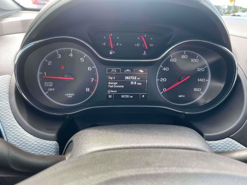 Used 2019 Chevrolet Cruze LT w/ Convenience Package FWD image 9
