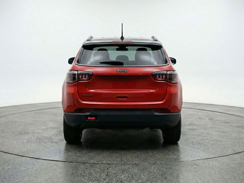Used 2025 Jeep Compass Trailhawk AWD/4WD image 7