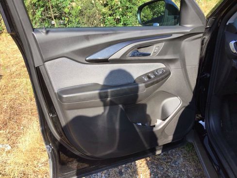 Used 2023 Chevrolet TrailBlazer LT w/ Convenience Package FWD image 11