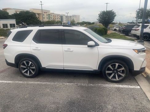 Used 2024 Honda Pilot Elite image 4