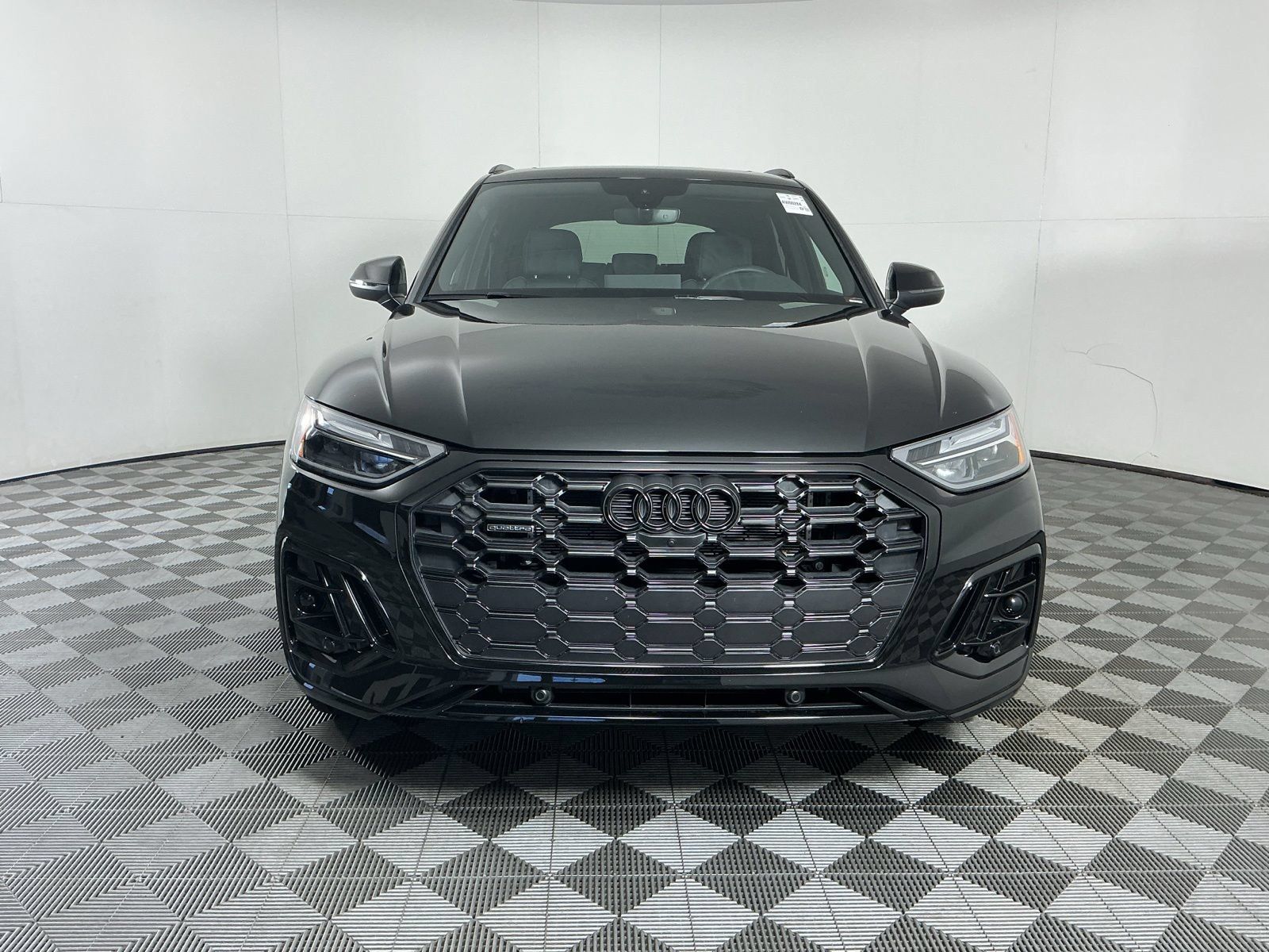 Used 2025 Audi Q5 e Premium Plus w/ Premium Plus Package AWD/4WD image 2