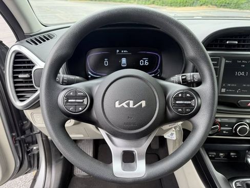 Used 2025 Kia Soul LX FWD image 14