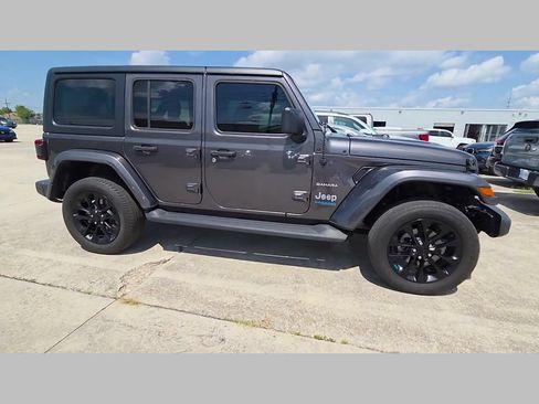 Used 2022 Jeep Wrangler Unlimited Sahara w/ Cold Weather Group AWD/4WD image 51