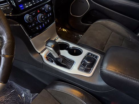 Used 2019 Jeep Grand Cherokee SRT AWD/4WD image 13