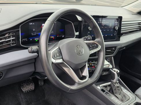 Used 2025 Volkswagen Jetta SE image 12