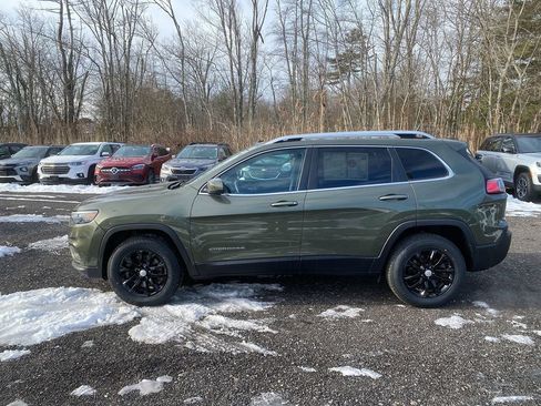 Used 2019 Jeep Cherokee Latitude w/ Popular Appearance Group image 9