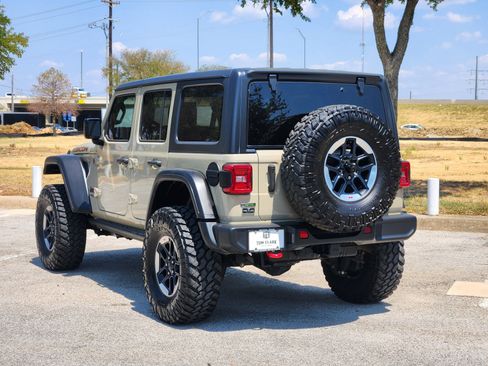 Used 2022 Jeep Wrangler Unlimited Rubicon w/ LED Lighting Group AWD/4WD image 4